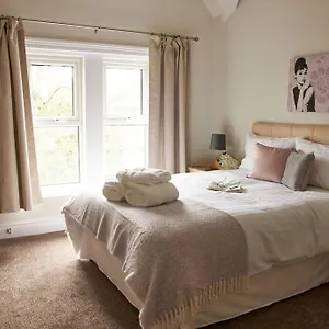 Comfy Big 7 Bedroom Townhouse Villa Harrogate